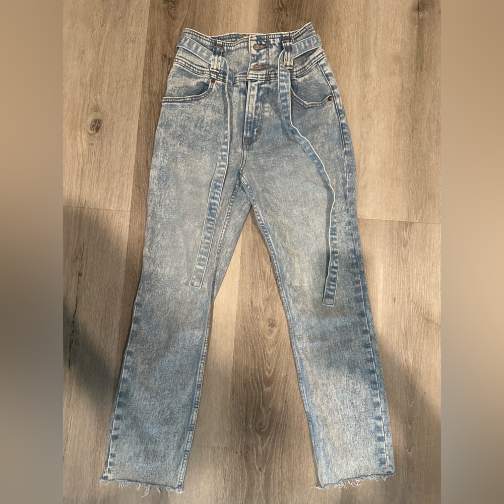 Abercrombie & Fitch Ultra High Rise Mom Jean sz 24 00s